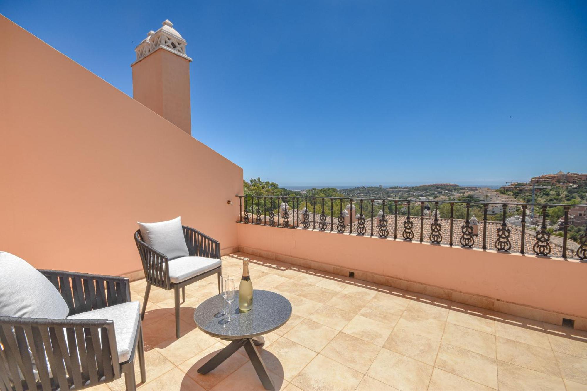 Penthouse With Sea Views In Nueva Andalucia Apartament Marbella