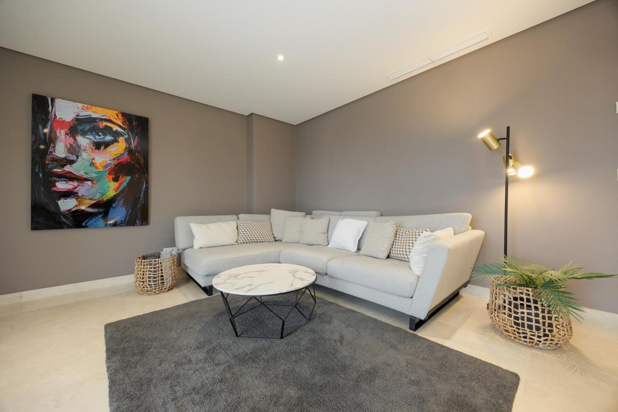 Penthouse With Sea Views In Nueva Andalucia *