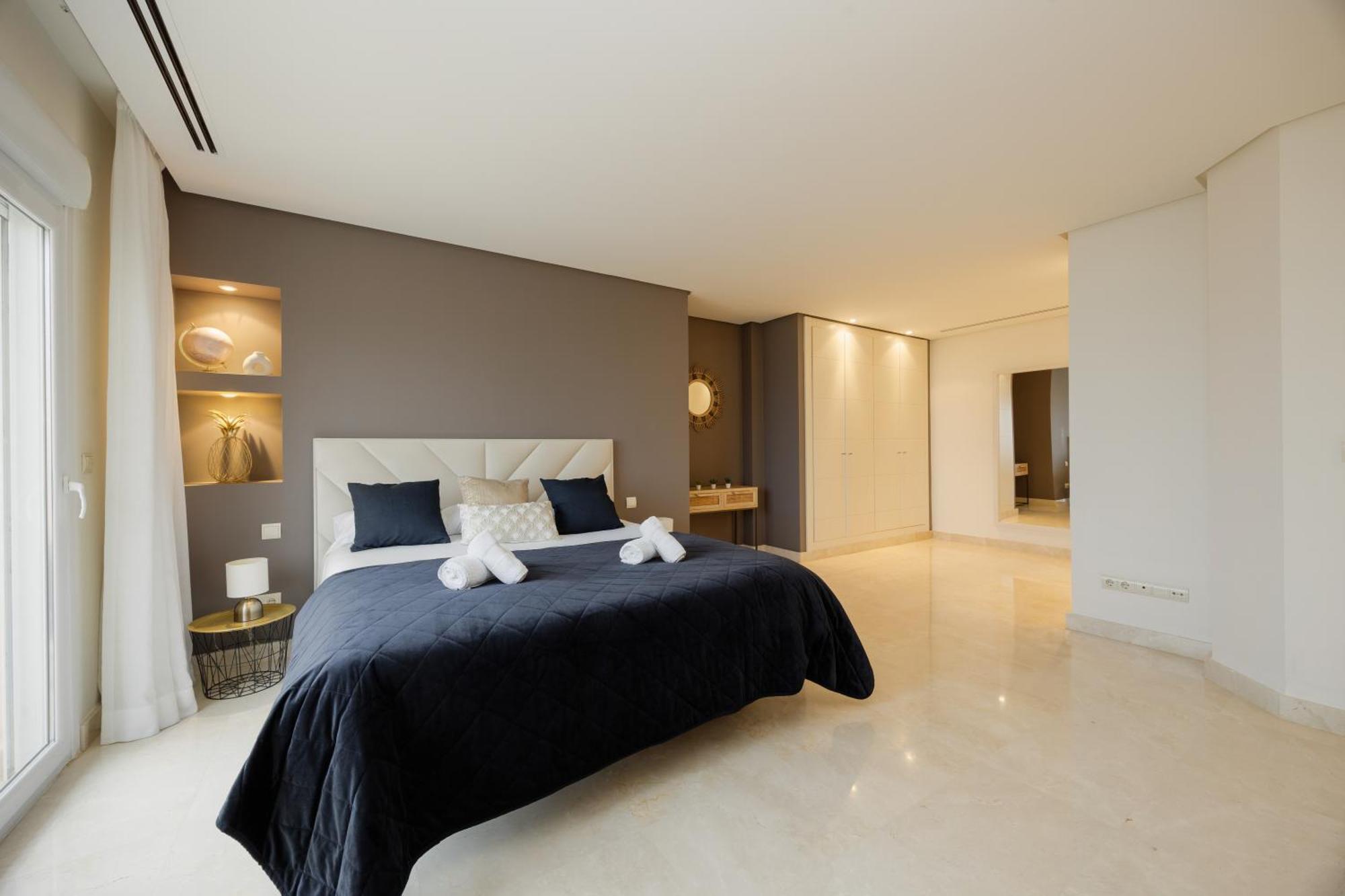 Apartament Penthouse With Sea Views In Nueva Andalucia *